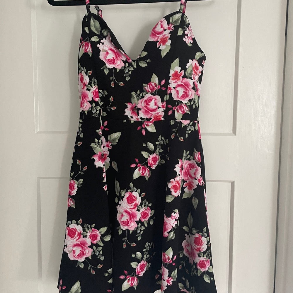 Gorgeous floral dress!
